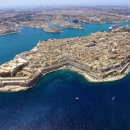 Spinola Bay Seafront Penthouse, With Large Outside Terrace With Bbq * Saint Julian's