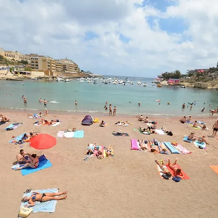 Апартаменты Spinola Bay Seafront Penthouse, With Large Outside Terrace With Bbq