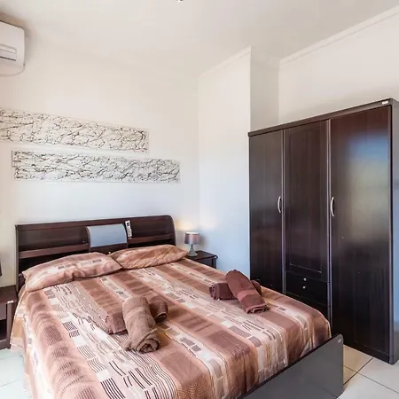 Apartmán Spinola Bay Seafront Penthouse, With Large Outside Terrace With Bbq Saint Julian's