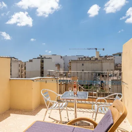 Spinola Bay Seafront Penthouse, With Large Outside Terrace With Bbq * Сент Джулианс