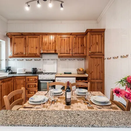 Spinola Bay Seafront Penthouse, With Large Outside Terrace With Bbq *