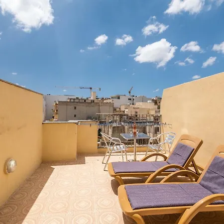 Апартаменты Spinola Bay Seafront Penthouse, With Large Outside Terrace With Bbq *