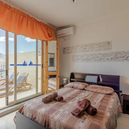 Апартаменты Spinola Bay Seafront Penthouse, With Large Outside Terrace With Bbq *